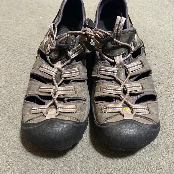 Keen Men’s Arroyo Closed Toe Waterproof Hiking Sandal - Picture 1 of 7